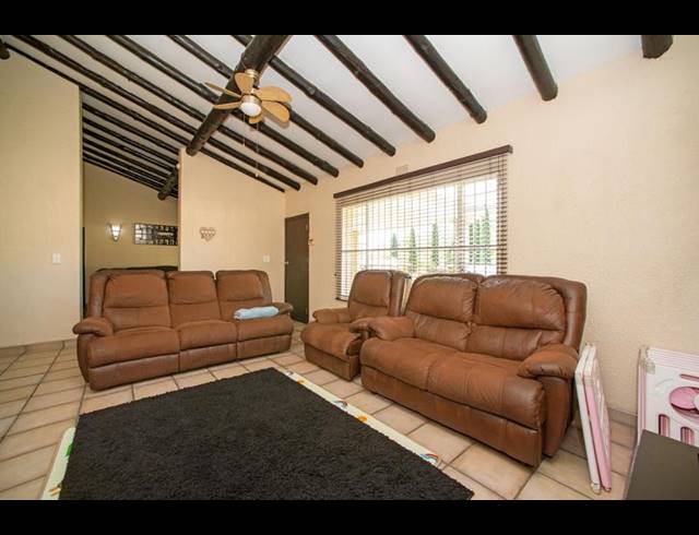 3 BEDROOM HOUSE FOR SALE IN CROYDON